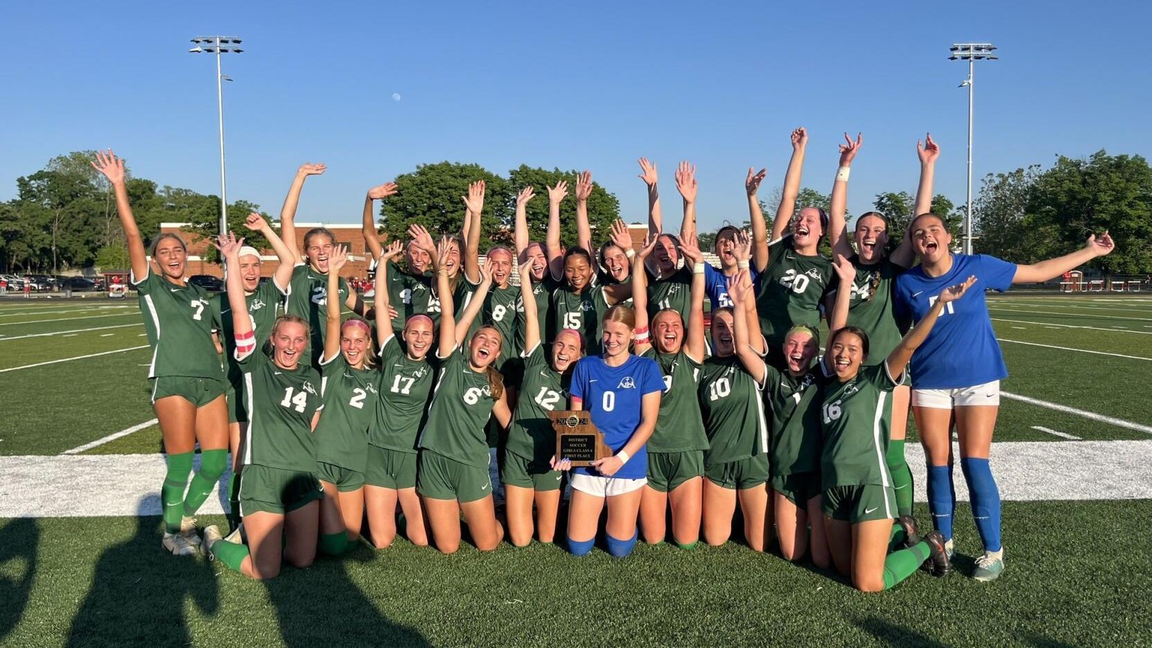 Lauren Seppi, Sofia Scego propel Nerinx Hall to fifth successive district crown